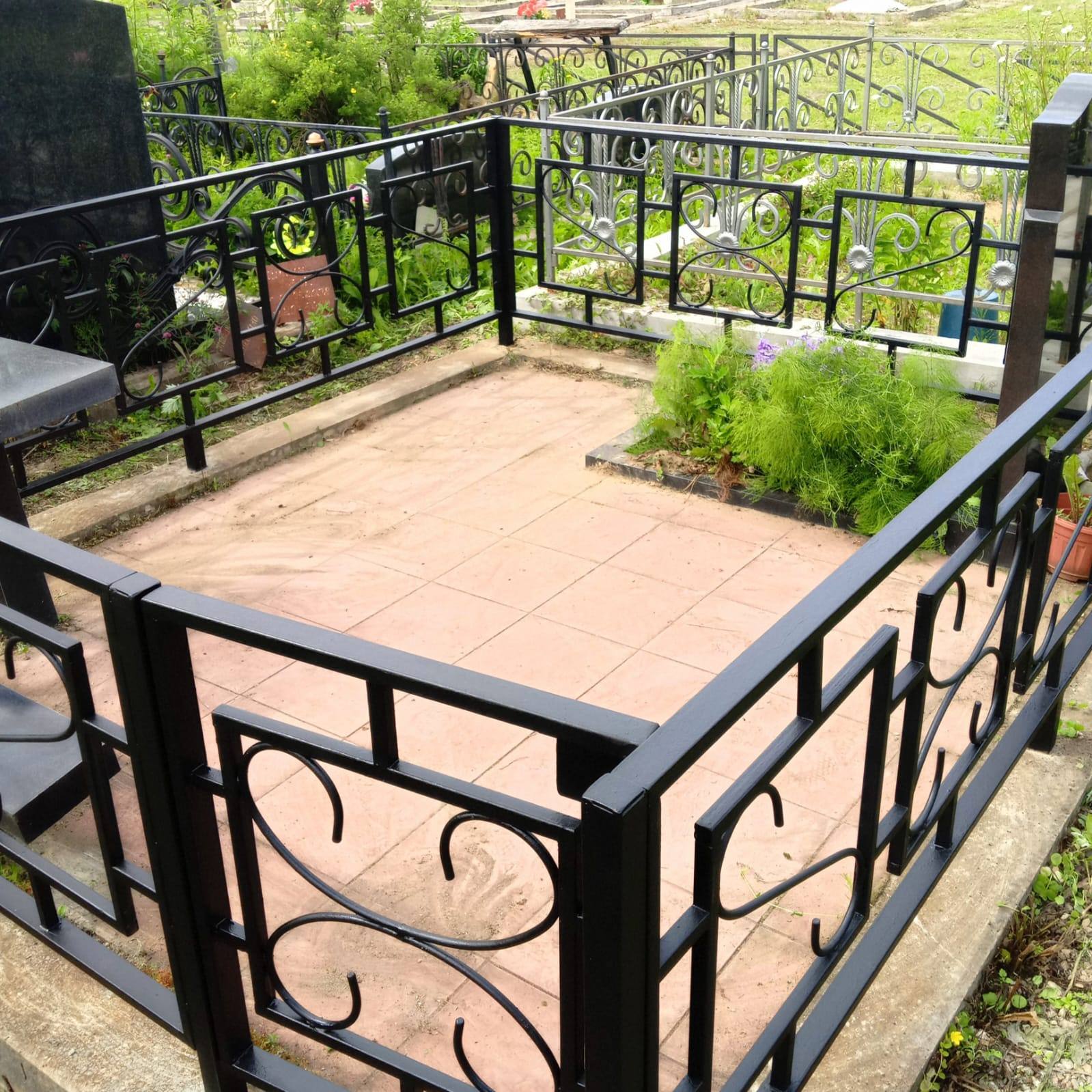 Ограда после покраски